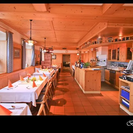 Bergwirt Hotell 3*